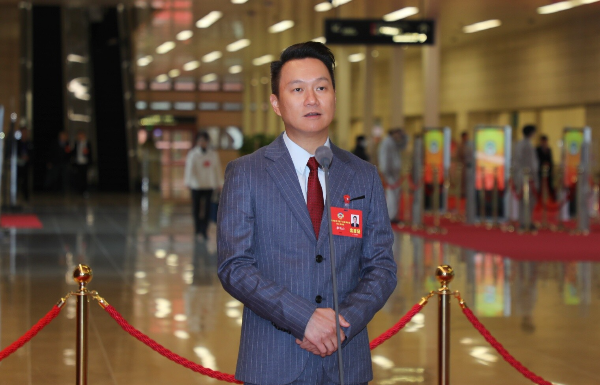 省政協(xié)委員、澳門黎氏企業(yè)控股有限公司行政總裁黎鳴山：面向港澳青年建立信息發(fā)布平臺(tái)