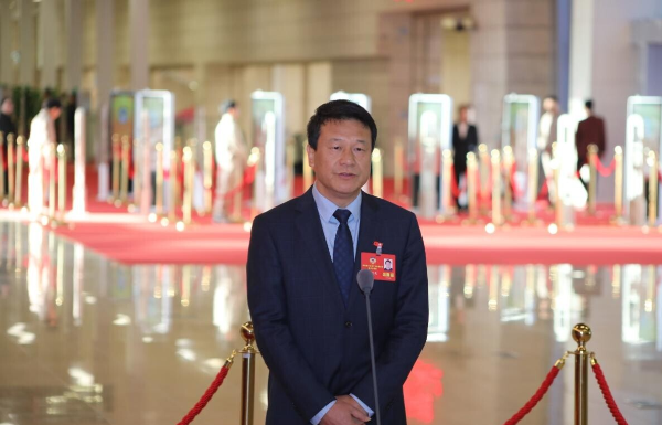 省政協(xié)委員、廣東輕工職業(yè)技術(shù)大學(xué)藝術(shù)設(shè)計學(xué)院院長桂元龍：讓體育“非遺”之花在校園綻放